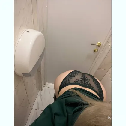 Қыз досына куннилингус жасады